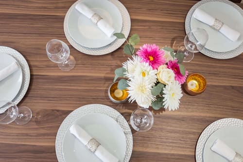 Floral Street Apartments, Covent Garden: Table set for two with flowers