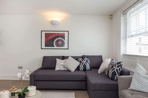 Floral Street Apartments, Covent Garden: Grey corner sofa with patterned cushions