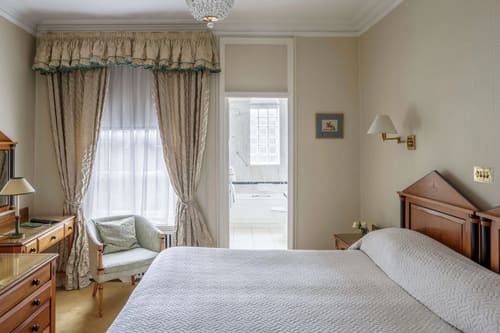 The Curzon Street Apartments, Mayfair: Bedroom in a one-bedroom apartment, photo 2