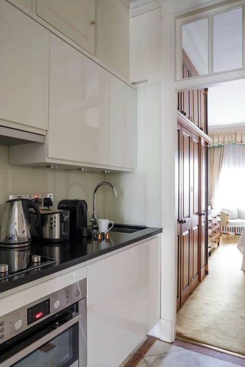 The Curzon Street Apartments, Mayfair: Bedroom in a one-bedroom apartment, photo 4