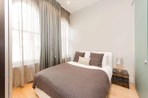 Southwell Gardens, Kensington: Bedroom in a two-bedroom apartment, photo 8