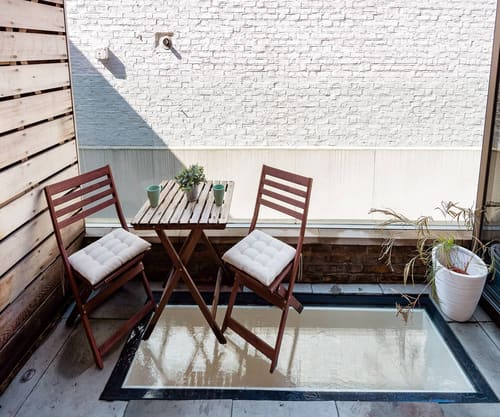 Fitzrovia 2 bedroom near Oxford Street, Fitzrovia: Courtyard with folding bistro chairs