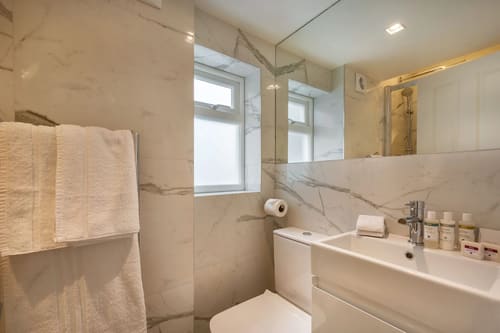The Wyndham Street Apartments, Marylebone: Shower room, photo 9