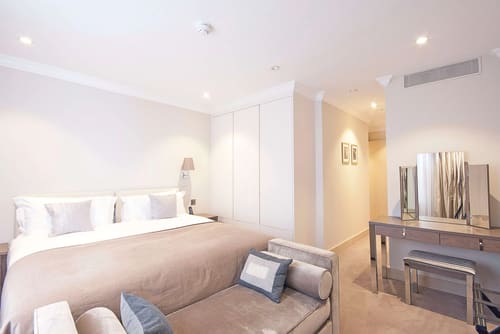 Claverley Court, Knightsbridge: Bedroom in a two-bedroom apartment, photo 5