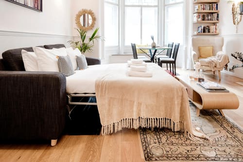 Mayfair 1 bedroom near Green Park, Mayfair: Sofa bed made up by a bay window