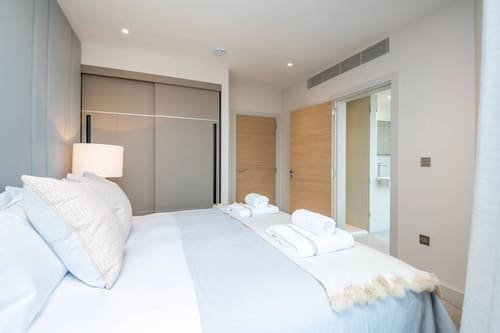 Sutherland Street 3 bedroom Apartment, Pimlico: Bedroom, photo 4