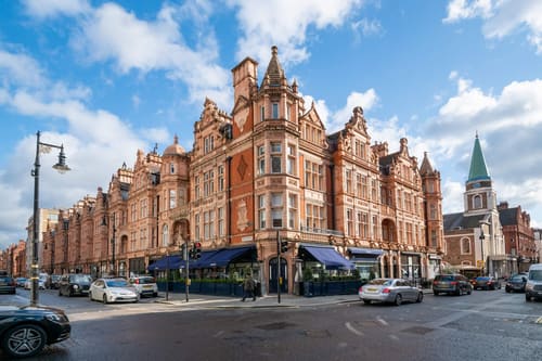 Central Mayfair 2 bedroom, Mayfair: Red-brick mansion block on a street corner