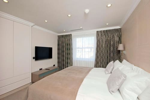 Claverley Court, Knightsbridge: Bedroom in a two-bedroom apartment, photo 4