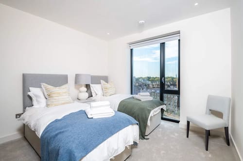 Sutherland Street 3 bedroom Apartment, Pimlico: Bedroom, photo 2