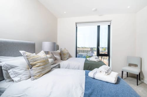 Sutherland Street 3 bedroom Apartment, Pimlico: Bedroom, photo 3