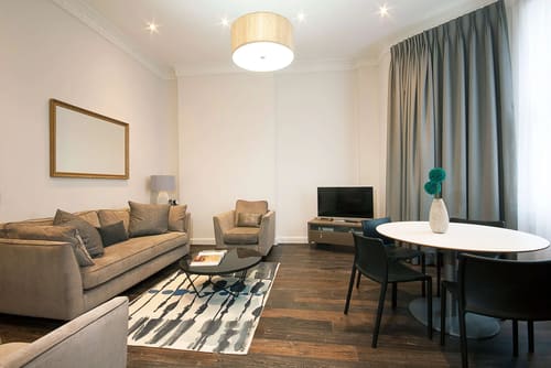 Manson Place, Kensington: Bedroom in a two-bedroom apartment, photo 2
