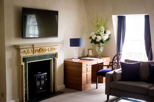 Hertford Street Residences, Mayfair: Living room with fireplace, desk and blue lamp
