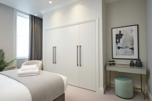 Gilbert Street, W1K, Mayfair: Bedroom, photo 9