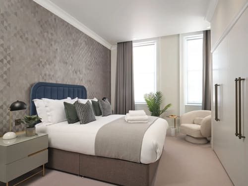 Gilbert Street, W1K, Mayfair: Bedroom, photo 2