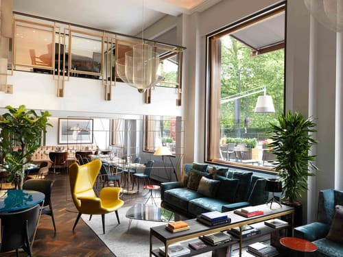 The Athenaeum Apartments, Mayfair: Lounge with mezzanine and garden views