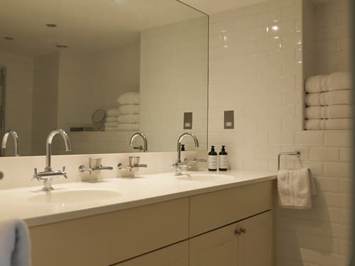 The Little Venice Apartments, Little Venice: Bathroom, photo 5