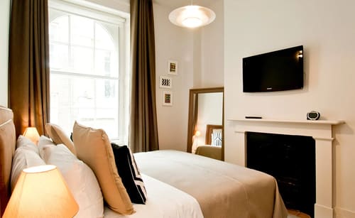 Cannon Street, East London: Bedroom in a two-bedroom apartment, photo 4