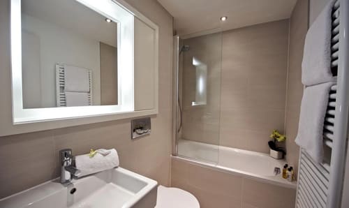 Lovat Lane, East London: Bathroom, photo 2