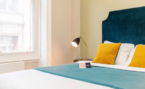 St Martin’s Court, Covent Garden: Bedroom in a one-bedroom apartment, photo 6