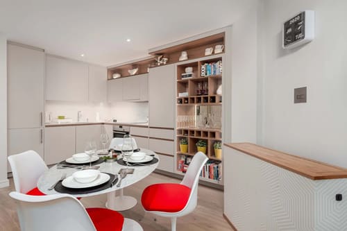Covent Garden 2 bedroom near Opera House, Covent Garden: Kitchen with red tulip chairs and round table