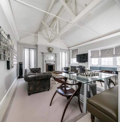 The North Audley Apartments, Mayfair: Living room with vaulted ceiling and fireplace