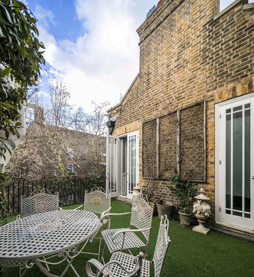 The North Audley Apartments, Mayfair: Garden terrace with wrought-iron chairs
