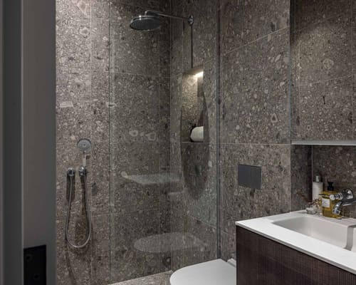The Little Boltons Apartment, Chelsea: Shower room with terrazzo walls