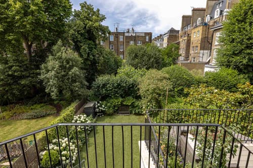 The Little Boltons Apartment, Chelsea: Communal garden seen from above