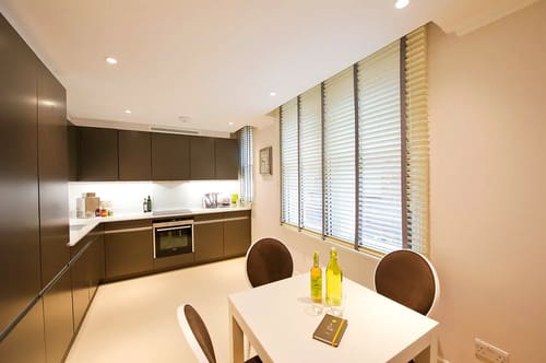 Lees Place, Mayfair: Bedroom in a two-bedroom apartment, photo 3