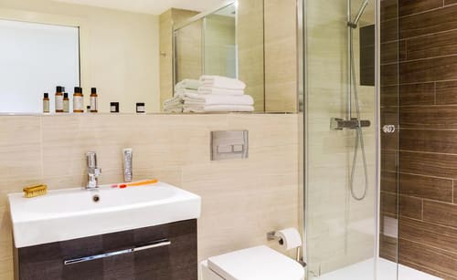 America Square, East London: Bedroom in a one-bedroom apartment, photo 4