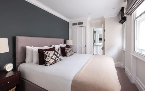 Lees Place, Mayfair: Bedroom in a one-bedroom apartment, photo 6