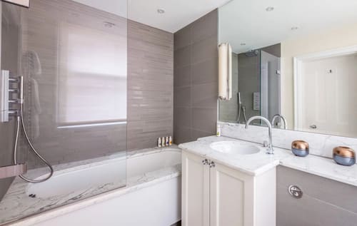 Lees Place, Mayfair: Bedroom in a one-bedroom apartment, photo 7