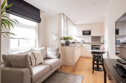 Lees Place, Mayfair: Bedroom in a one-bedroom apartment, photo 4