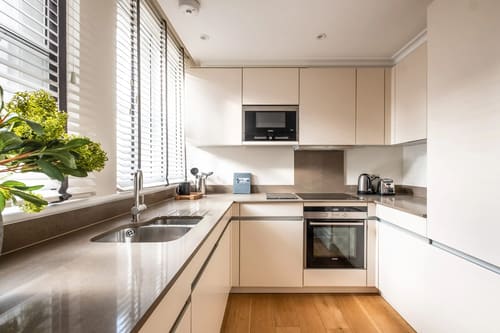 Lees Place, Mayfair: Bedroom in a one-bedroom apartment, photo 9