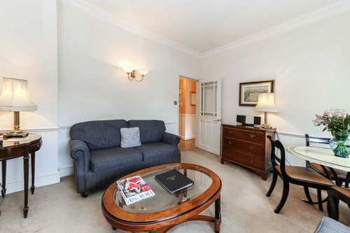 10 Curzon St, Mayfair: Sitting area with blue sofa and oval glass coffee table