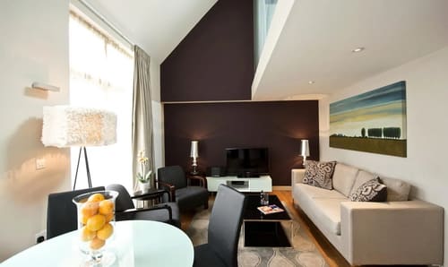 The Bishopsgate Apartments, East London: Bedroom in a one-bedroom apartment, photo 2