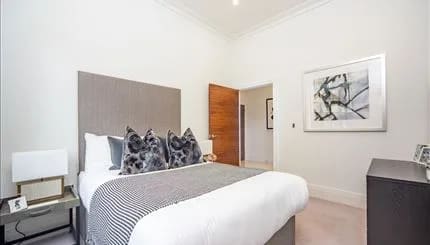 Palace Wharf Apartments, Fulham: Bedroom in a one-bedroom apartment, photo 2