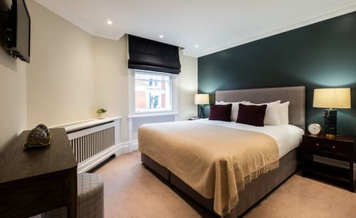 Lees Place, Mayfair: Bedroom in a one-bedroom apartment, photo 2
