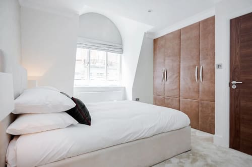 Mayfair Mews Apartment III, Mayfair: Double bedroom with leather wardrobe and arched window