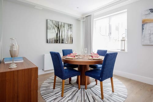 Mayfair Mews Apartment II, Mayfair: Round dining table with navy chairs