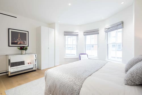 Dean St, Soho (2 bedroom Apartment), West End: Bedroom with curved bay windows