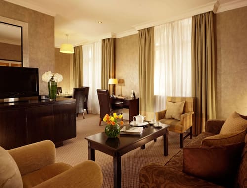 Buckingham Gate, Pimlico: Bedroom in a two-bedroom apartment, photo 5
