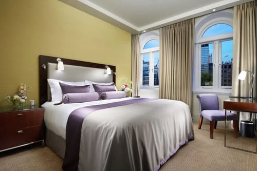 Buckingham Gate, Pimlico: Bedroom in a three-bedroom apartment, photo 4