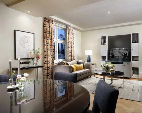 Buckingham Gate, Pimlico: Bedroom in a three-bedroom apartment, photo 6