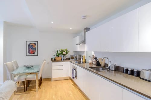 Howick Place, Pimlico: Bedroom in a two-bedroom apartment, photo 7