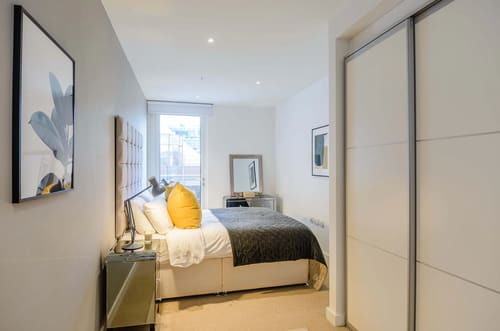 Howick Place, Pimlico: Bedroom in a three-bedroom apartment, photo 4