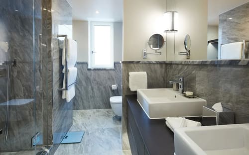 Gloucester Park, Kensington: Bathroom with marble walls and wall-mounted basin