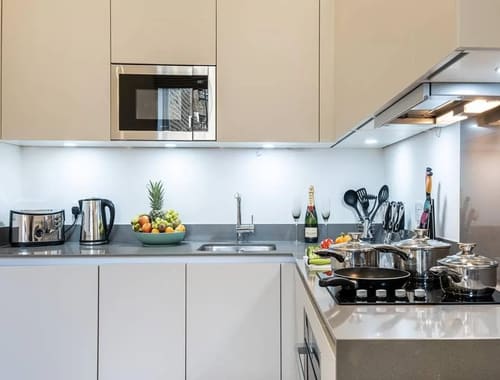 Ashburn Gardens, Kensington: Fitted kitchen with built-in microwave