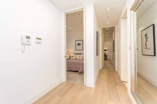 Kenrick Place, Marylebone: Hallway leading to a bedroom