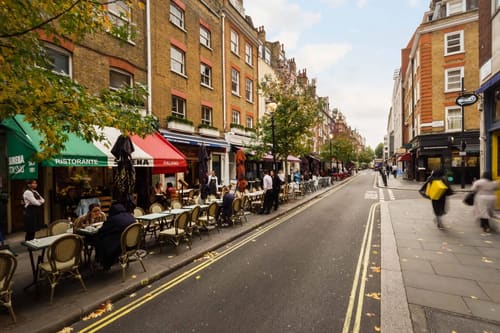 Picton Place, Mayfair: Street with outdoor café tables